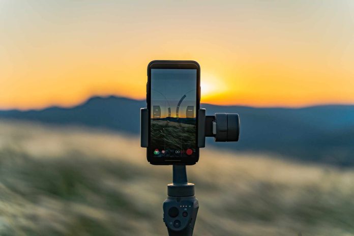 Pivo Pod Max AI Face-Tracking Smartphone Holder